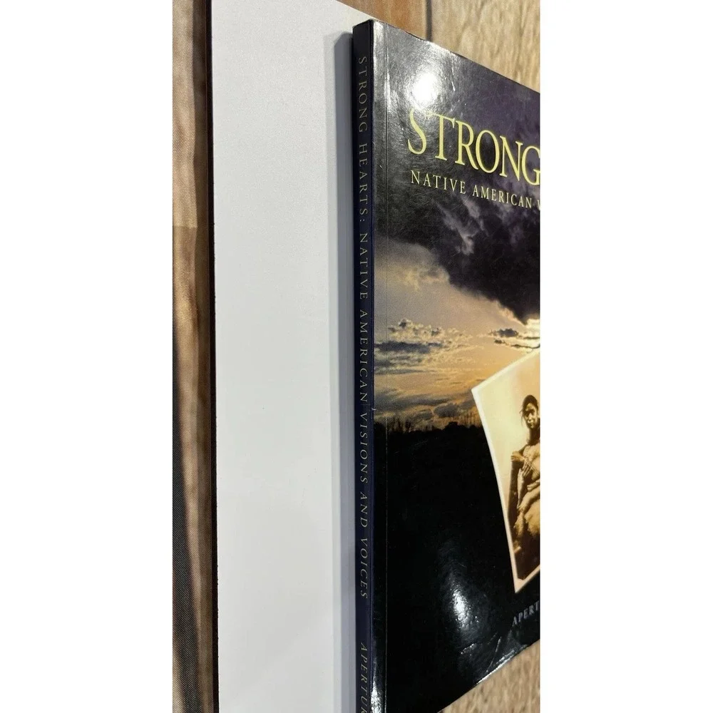 Strong Hearts : Native American Visions and Voices ~Good Large Photo Book 1st Ed